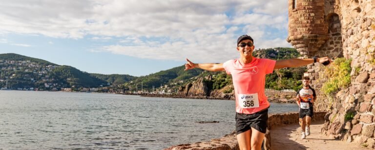 Moi en train de courir vers le château de la Napoule